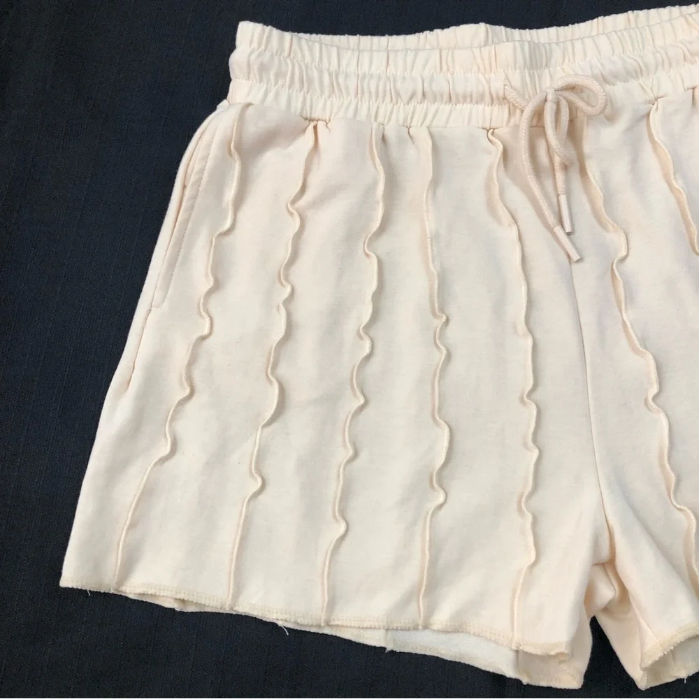 KYOYO l Light Cream Ruffle Shorts - Picture 2 of 13
